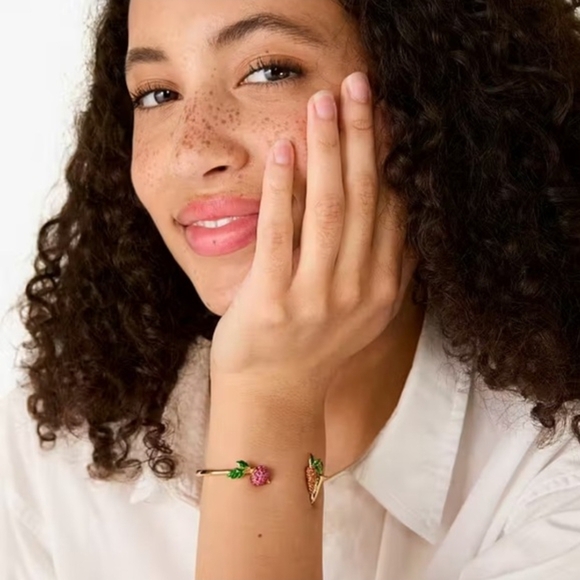 🫜🔹️Kate Spade 🔹️Gold Harvest Time Vegetable Hinge  Bracelet - Picture 2 of 5